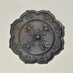 瑞花四鳥文八稜鏡