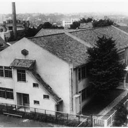 駿河台キャンパス文学部校舎