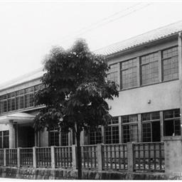 駿河台キャンパス文学部校舎