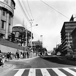 駿河台下より見た駿河台キャンパス