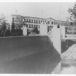 竣工当初の和泉キャンパス