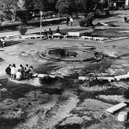 和泉キャンパス中庭（1970年代）