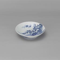 染付萩流水文皿